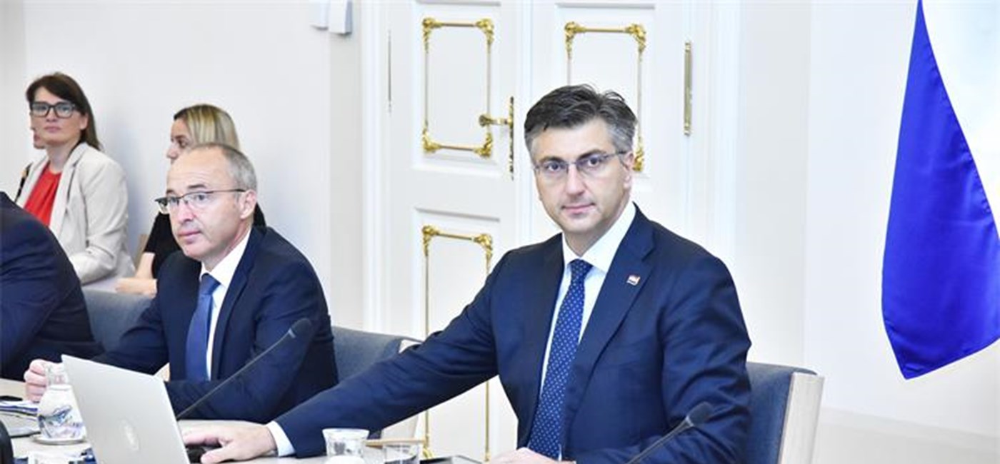 Jačanje gospodarskog rasta, stroga kontrola rashoda, a višak preusmjeravati u smanjenje javnog duga